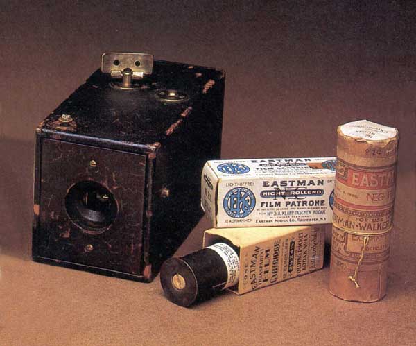 Фотоаппарат "Кодак" для ролевой пленки (1888 г.)